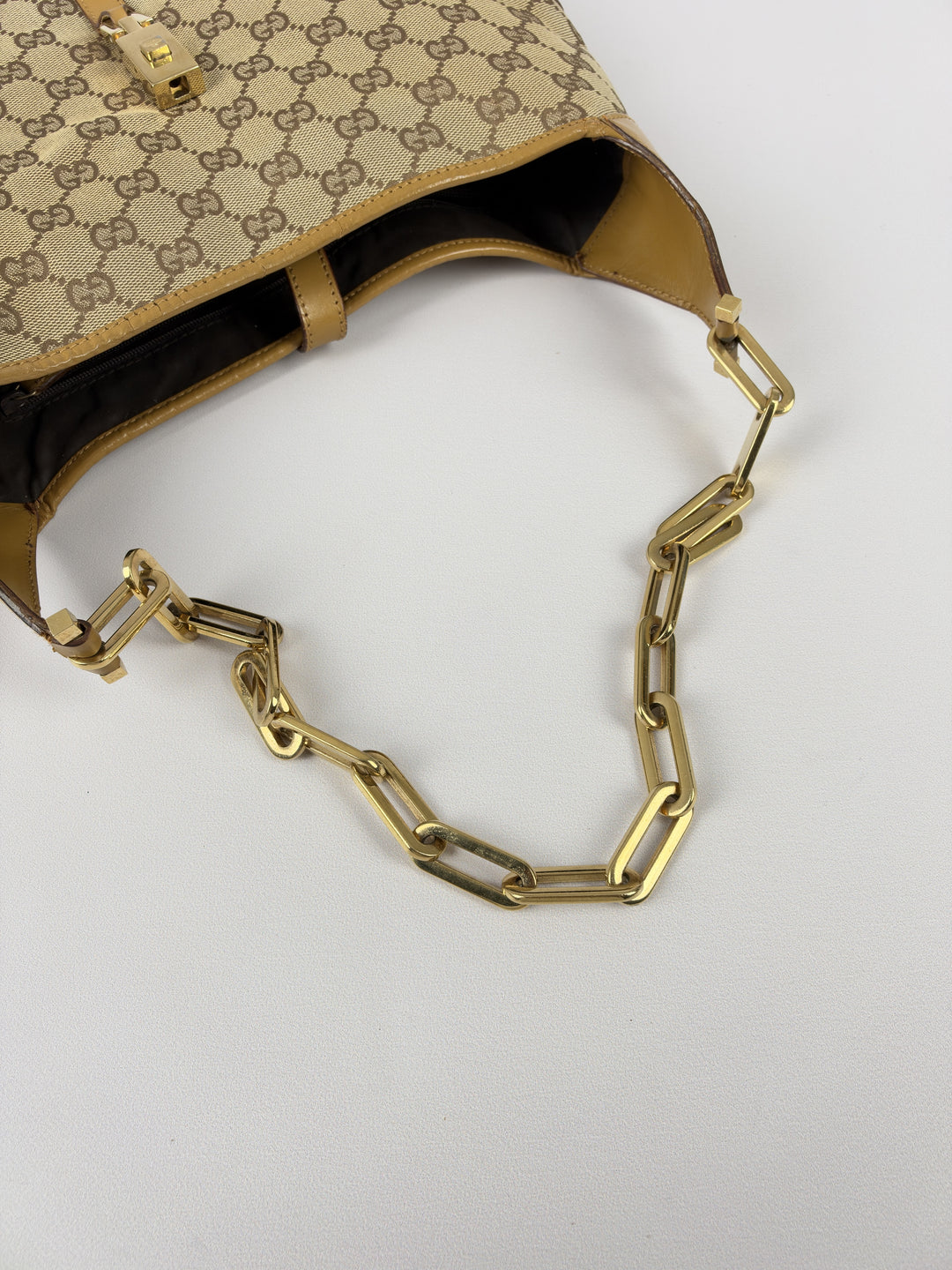 Gucci GG Canvas Jackie Chain Hobo Shoulder Bag in Beige/Ebenholz, Detailansicht 13