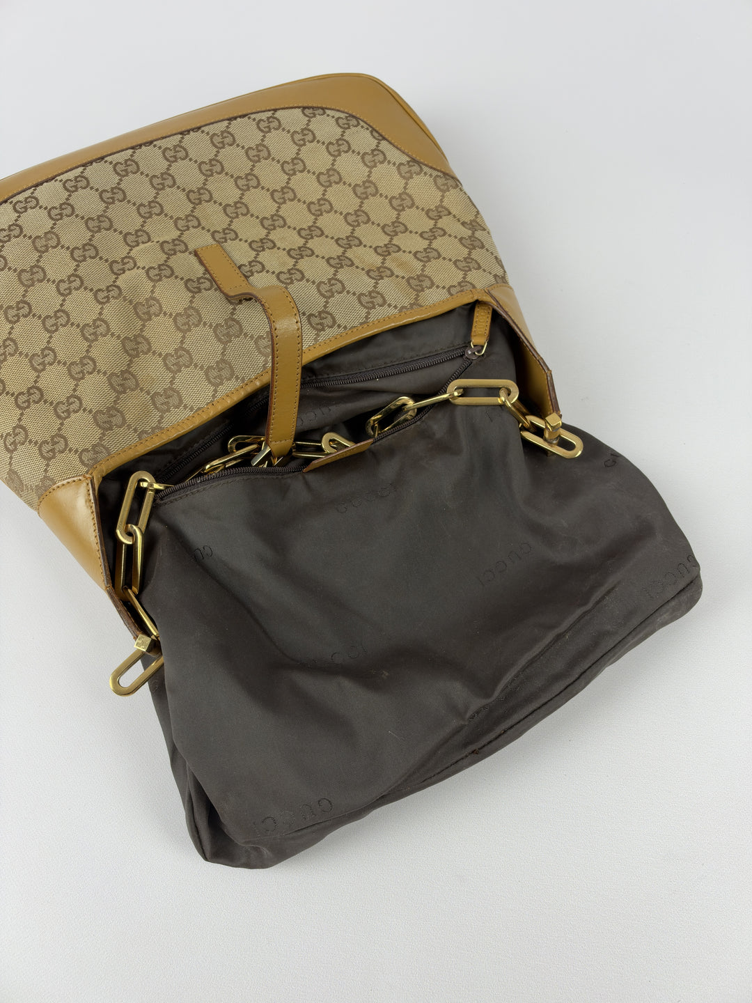 Gucci GG Canvas Jackie Chain Hobo Shoulder Bag in Beige/Ebenholz, Detailansicht 14