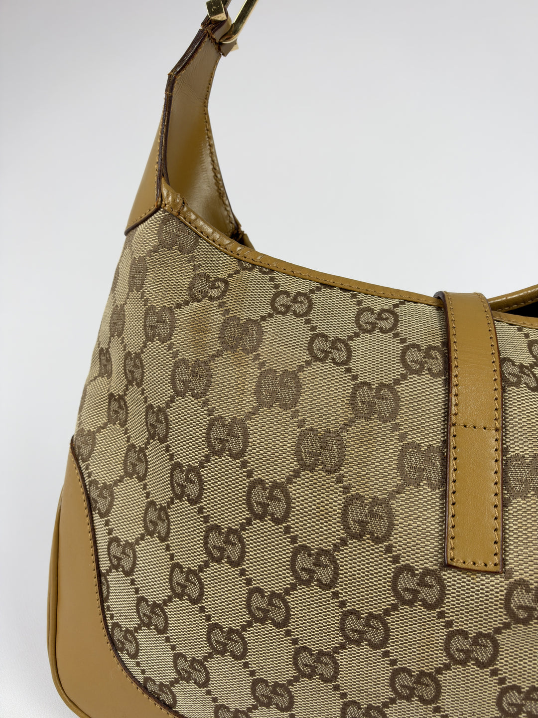 Gucci GG Canvas Jackie Chain Hobo Shoulder Bag in Beige/Ebenholz, Detailansicht 4