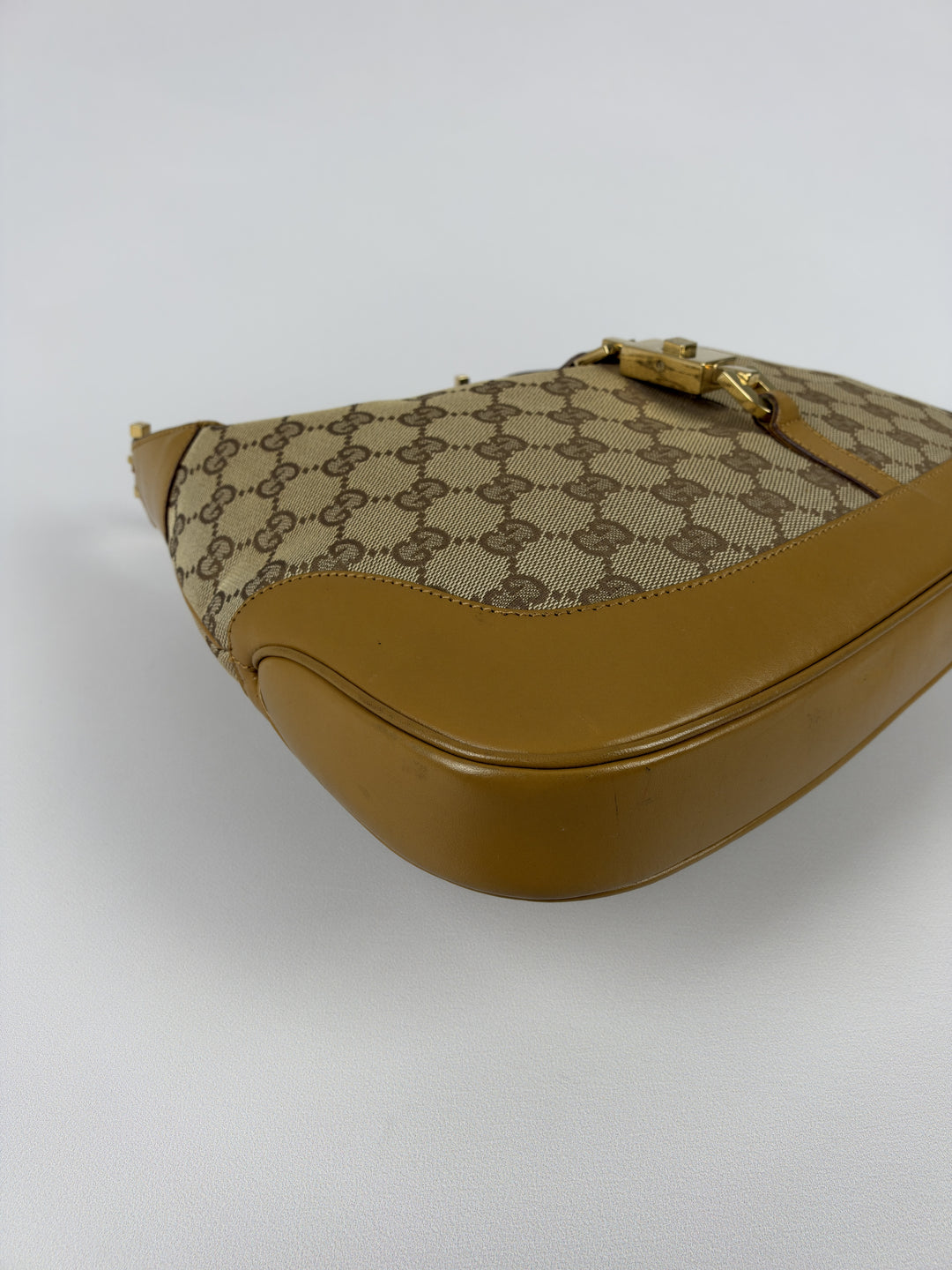 Gucci GG Canvas Jackie Chain Hobo Shoulder Bag in Beige/Ebenholz, Detailansicht 8
