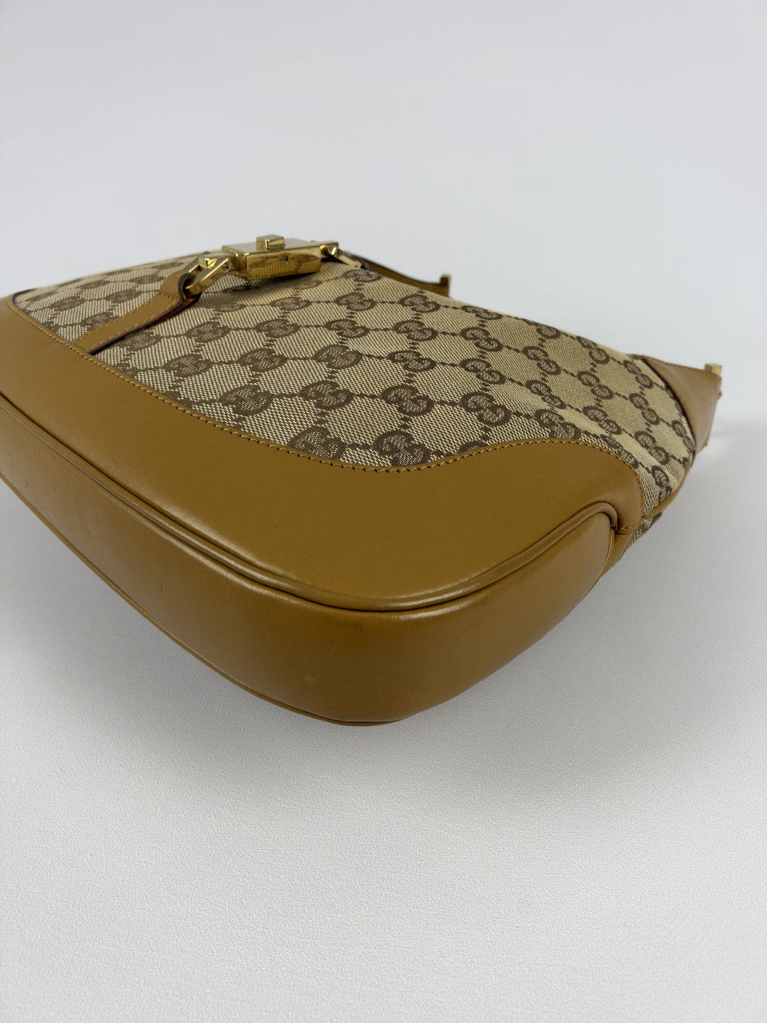 Gucci GG Canvas Jackie Chain Hobo Shoulder Bag in Beige/Ebenholz, Detailansicht 9