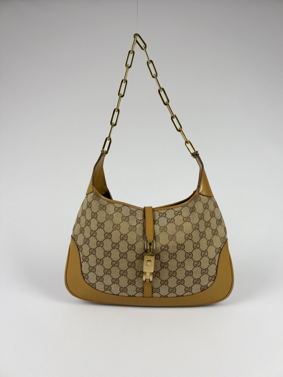 Gucci GG Canvas Jackie Chain Hobo Shoulder Bag in Beige/Ebenholz, Vorderansicht im Originalfoto