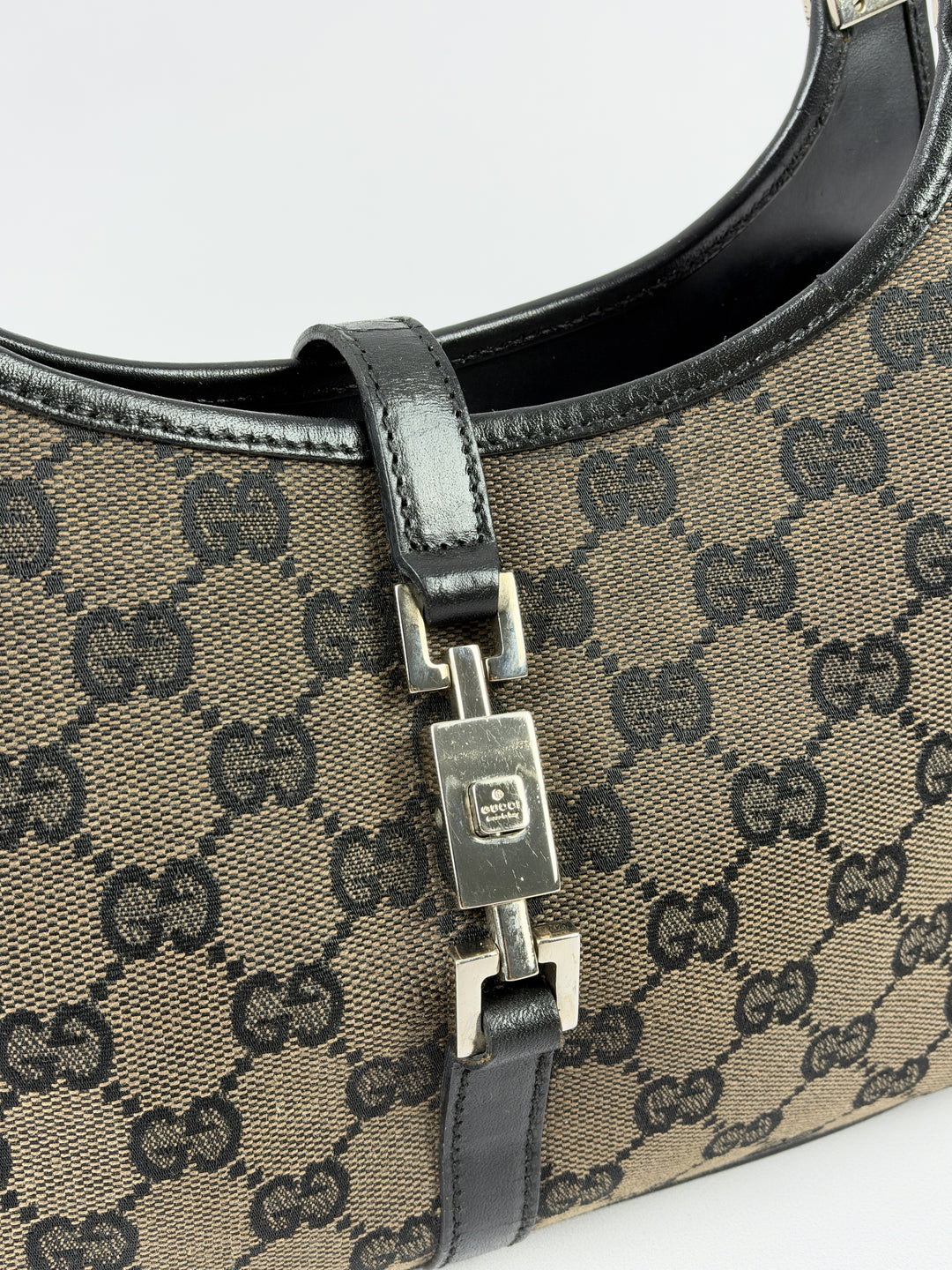 Gucci GG Canvas Jackie Small Hobo Shoulder Bag in Dunkelbraun/Schwarz, Detailansicht 1