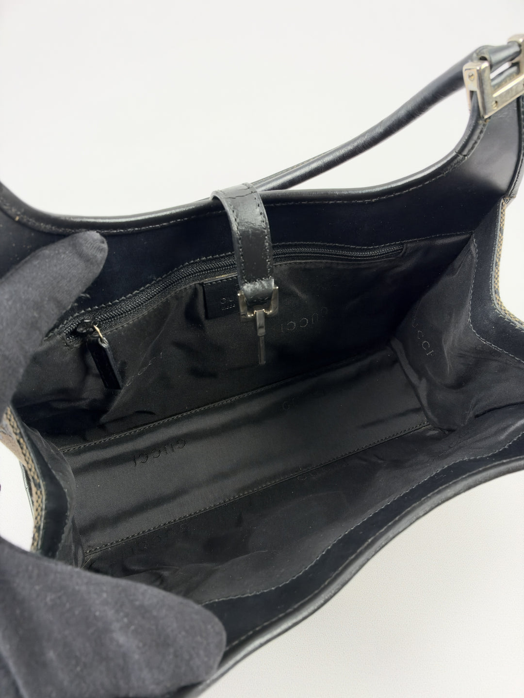 Gucci GG Canvas Jackie Small Hobo Shoulder Bag in Dunkelbraun/Schwarz, Detailansicht 13