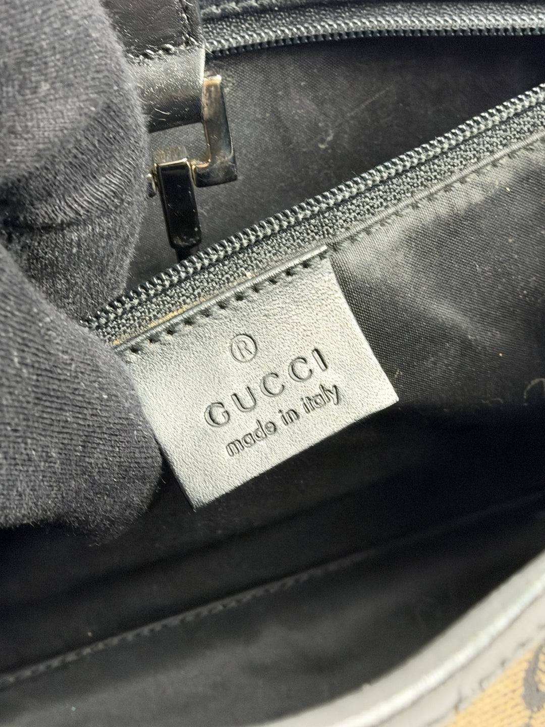 Gucci GG Canvas Jackie Small Hobo Shoulder Bag in Dunkelbraun/Schwarz, Detailansicht 14