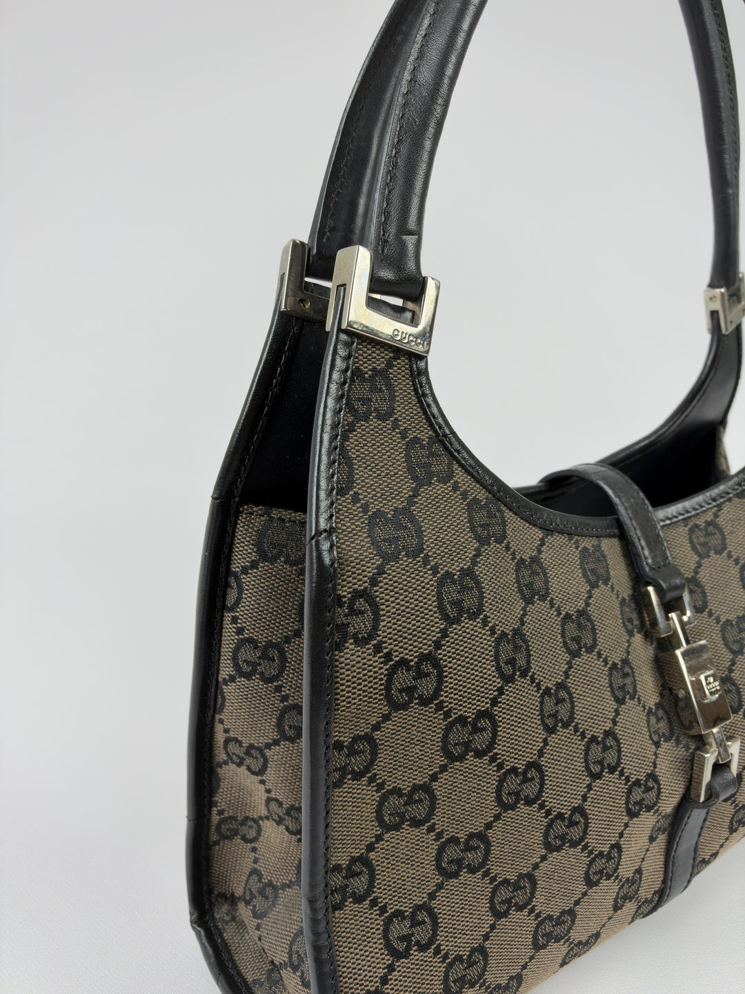 Gucci GG Canvas Jackie Small Hobo Shoulder Bag in Dunkelbraun/Schwarz, Detailansicht 5
