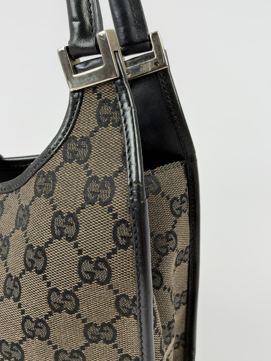 Gucci GG Canvas Jackie Small Hobo Shoulder Bag in Dunkelbraun/Schwarz, Detailansicht 6