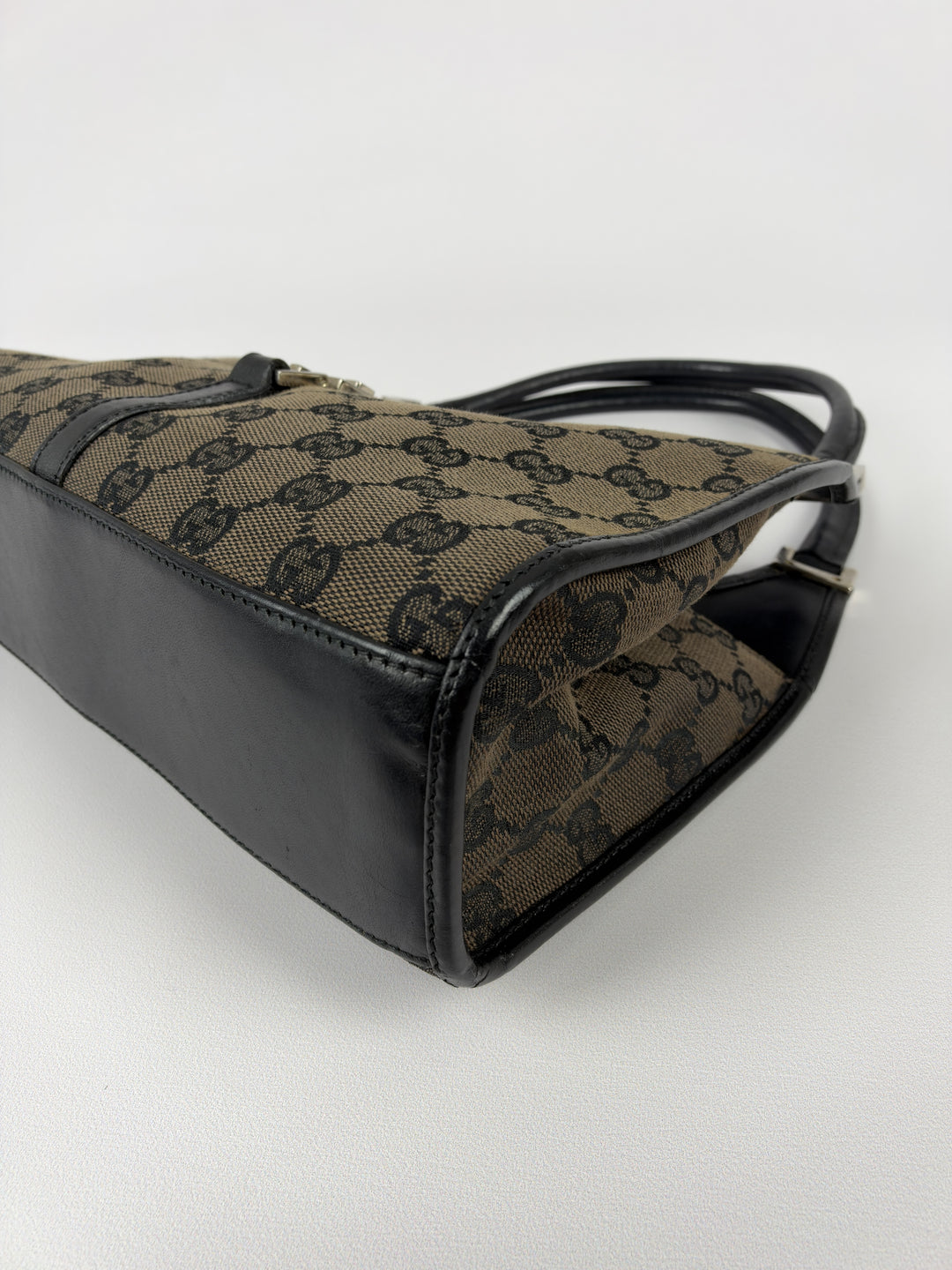 Gucci GG Canvas Jackie Small Hobo Shoulder Bag in Dunkelbraun/Schwarz, Detailansicht 9