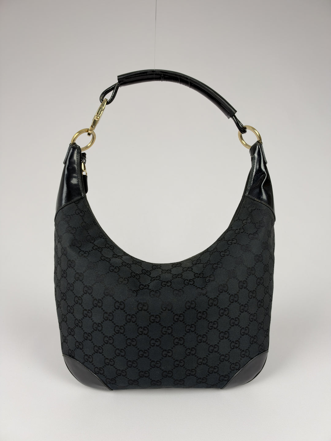 Gucci GG Canvas Patent Leather Hobo Shoulder Bag in Schwarz, Detailansicht 3