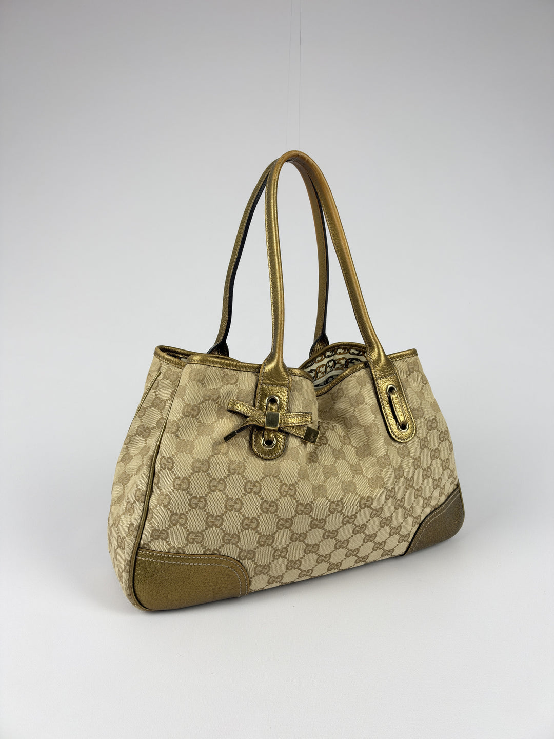 Gucci GG Canvas Princy Medium Tote Shoulder Bag in Beige/Ebony, Vorderansicht im Originalfoto