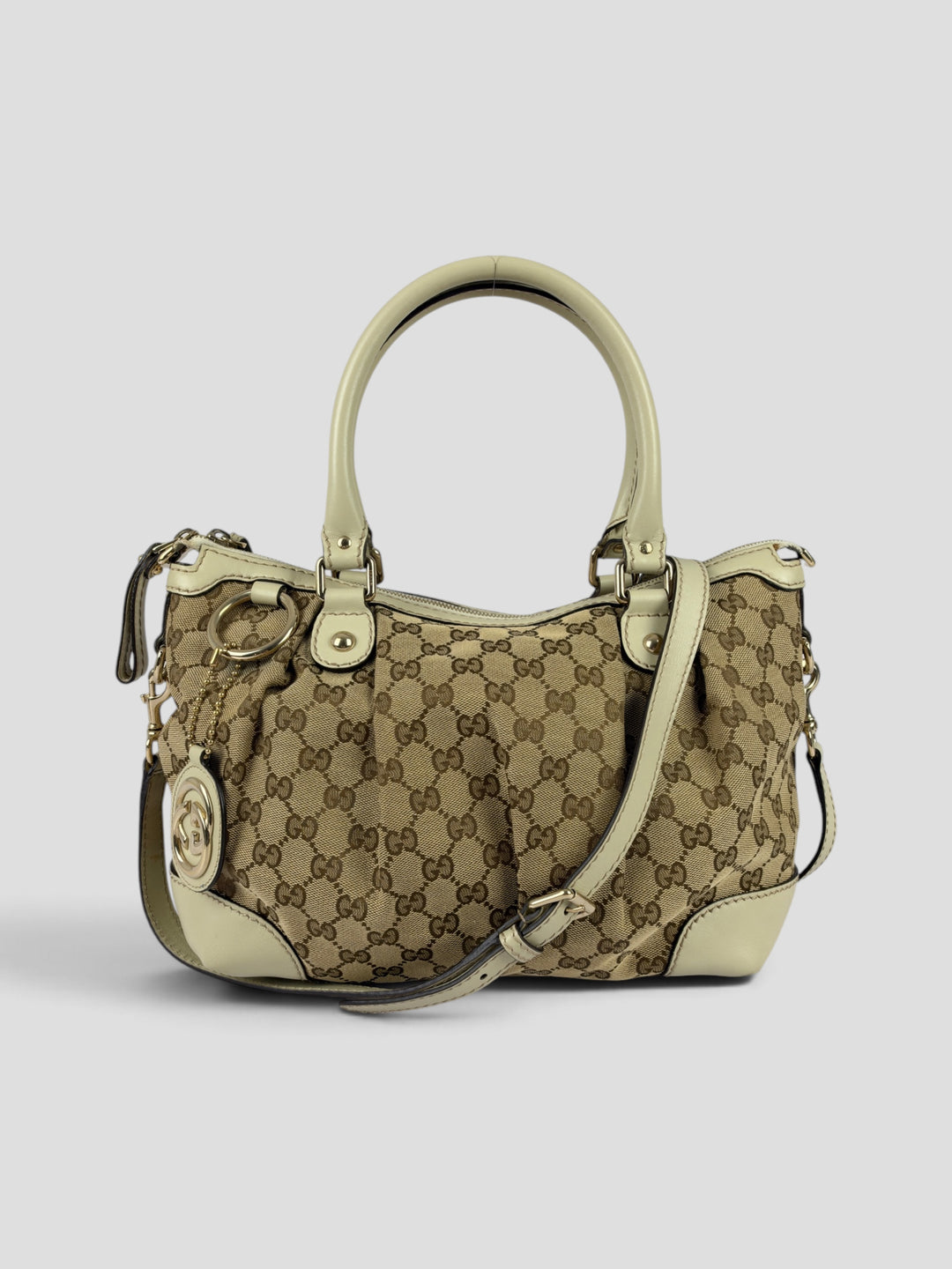 Gucci GG Canvas Sukey Boston Shoulder Bag aus GG-Canvas in Beige/Ebenholz, Vorderansicht