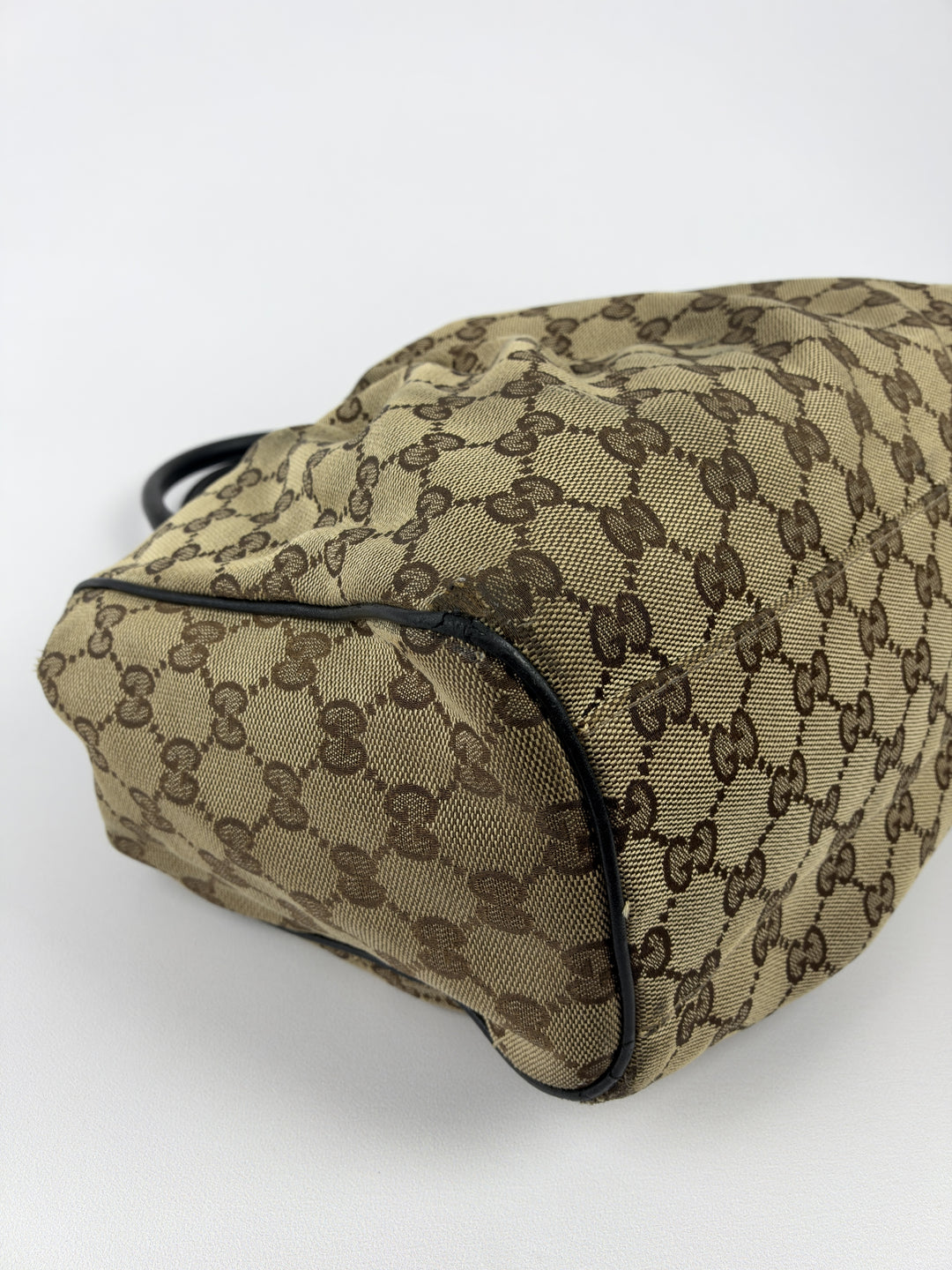 Gucci GG Canvas Sukey Medium Tote Shoulder Bag in Beige/Ebenholz, Detailansicht 10