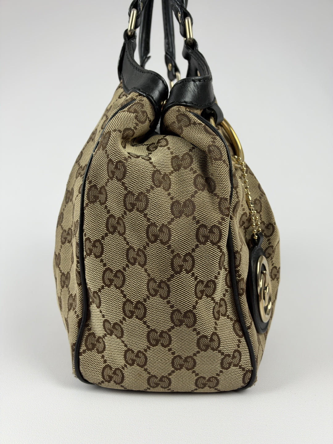 Gucci GG Canvas Sukey Medium Tote Shoulder Bag in Beige/Ebenholz, Detailansicht 5