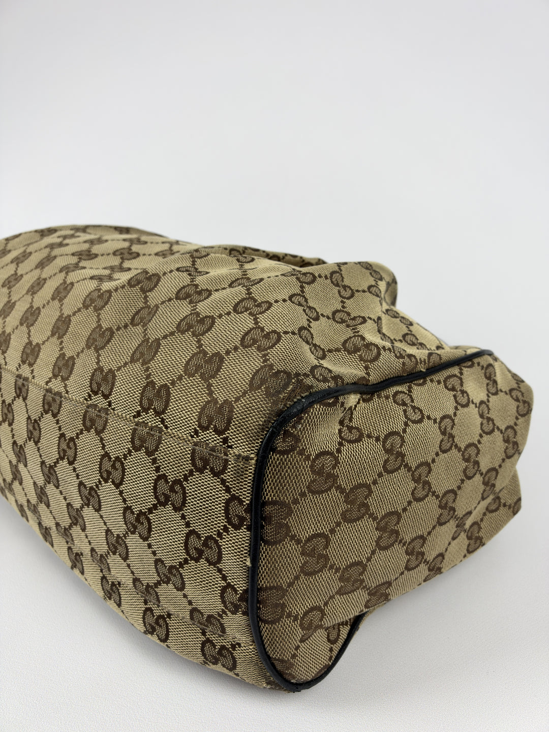 Gucci GG Canvas Sukey Medium Tote Shoulder Bag in Beige/Ebenholz, Detailansicht 8
