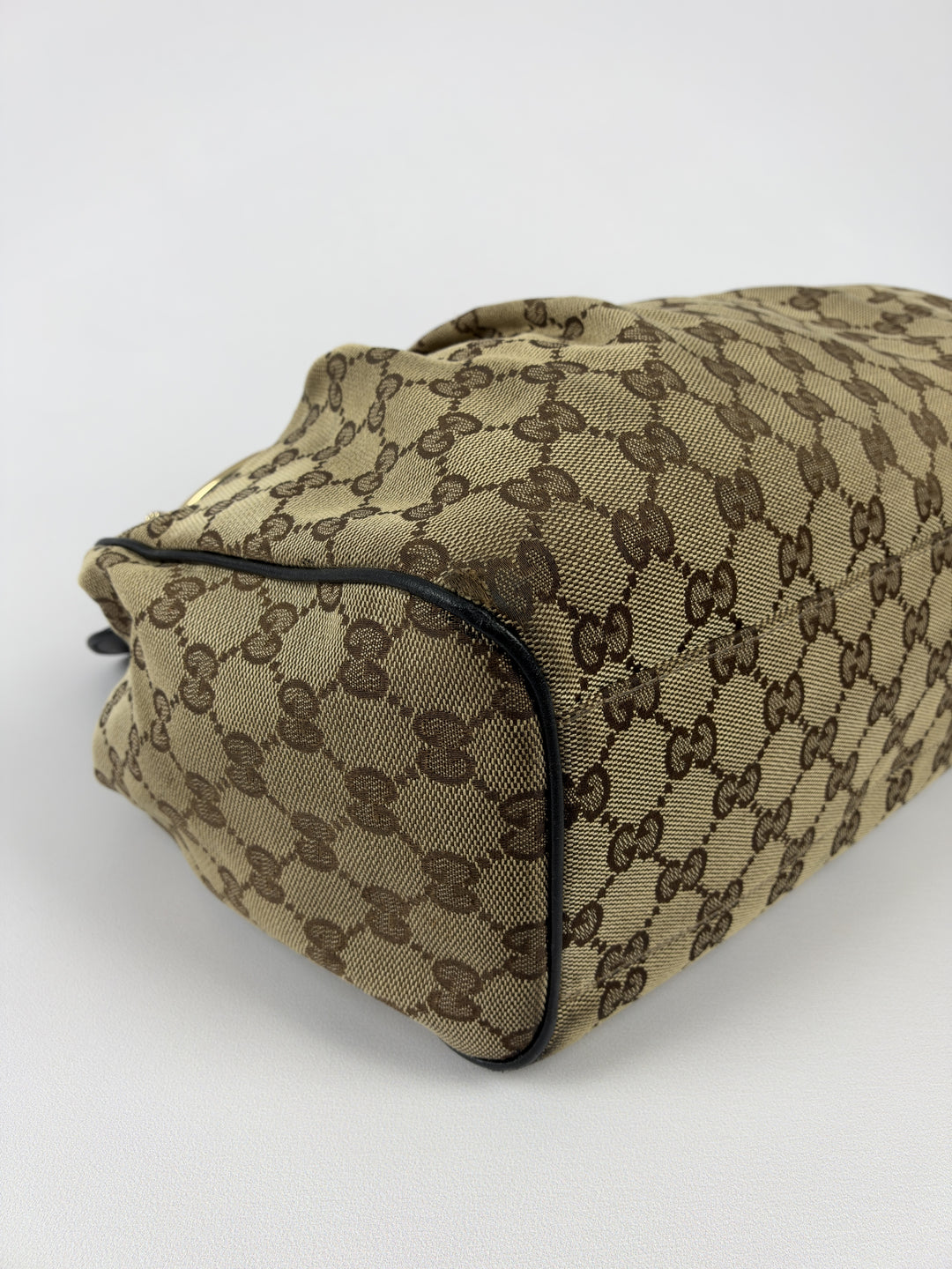 Gucci GG Canvas Sukey Medium Tote Shoulder Bag in Beige/Ebenholz, Detailansicht 9
