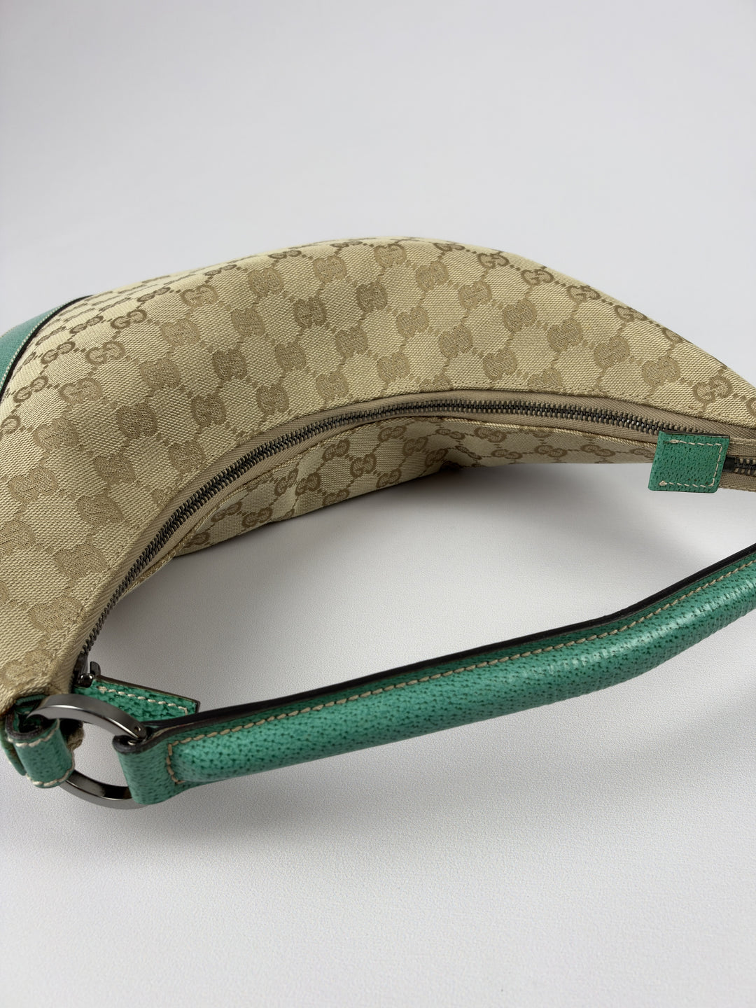 Gucci GG Canvas Turquoise Leather Hobo Shoulder Bag in Beige/Ebenholz, Detailansicht 10