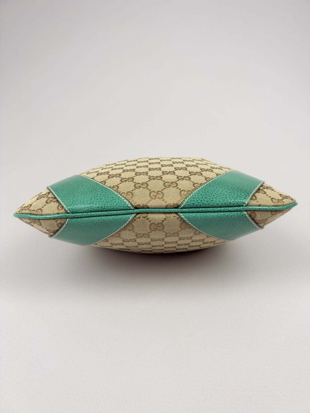 Gucci GG Canvas Turquoise Leather Hobo Shoulder Bag in Beige/Ebenholz, Detailansicht 4