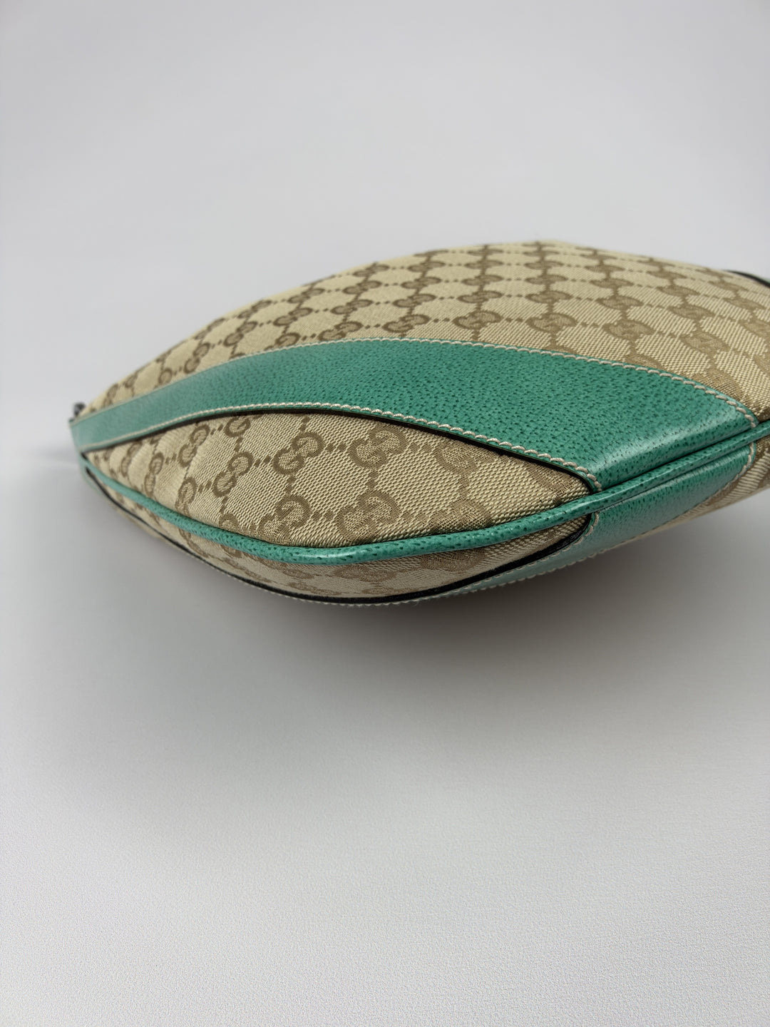 Gucci GG Canvas Turquoise Leather Hobo Shoulder Bag in Beige/Ebenholz, Detailansicht 5