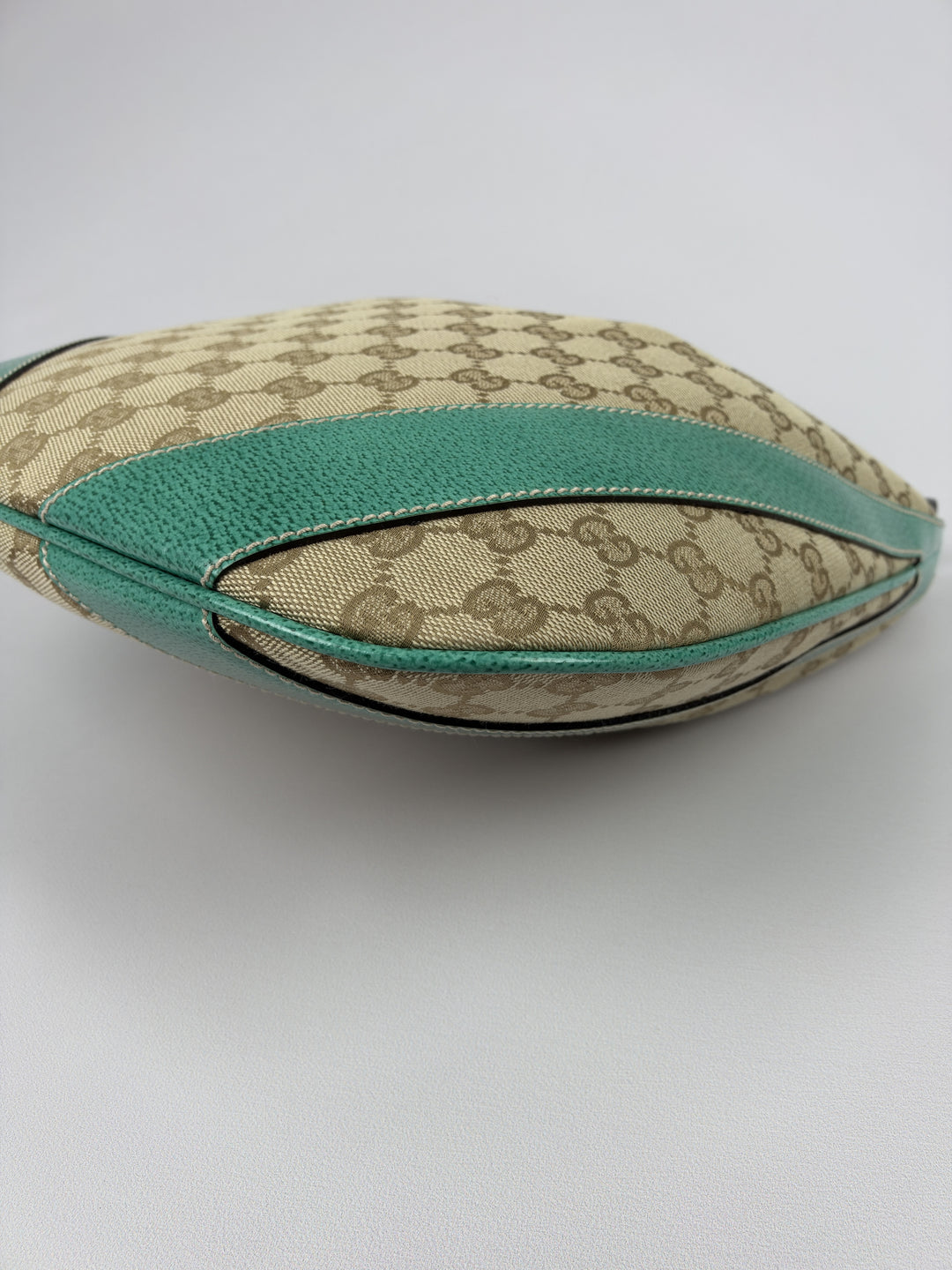 Gucci GG Canvas Turquoise Leather Hobo Shoulder Bag in Beige/Ebenholz, Detailansicht 6