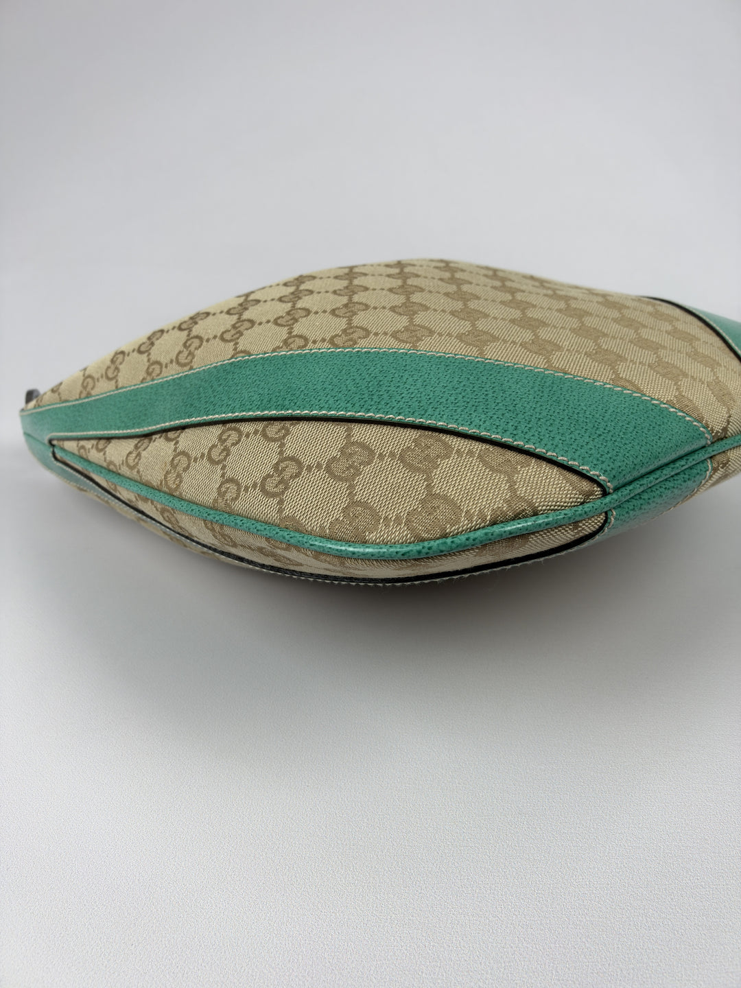 Gucci GG Canvas Turquoise Leather Hobo Shoulder Bag in Beige/Ebenholz, Detailansicht 7