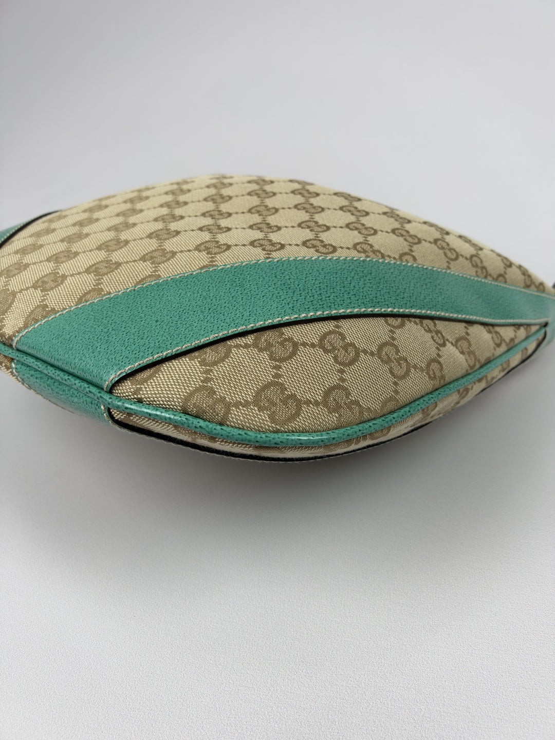 Gucci GG Canvas Turquoise Leather Hobo Shoulder Bag in Beige/Ebenholz, Detailansicht 8