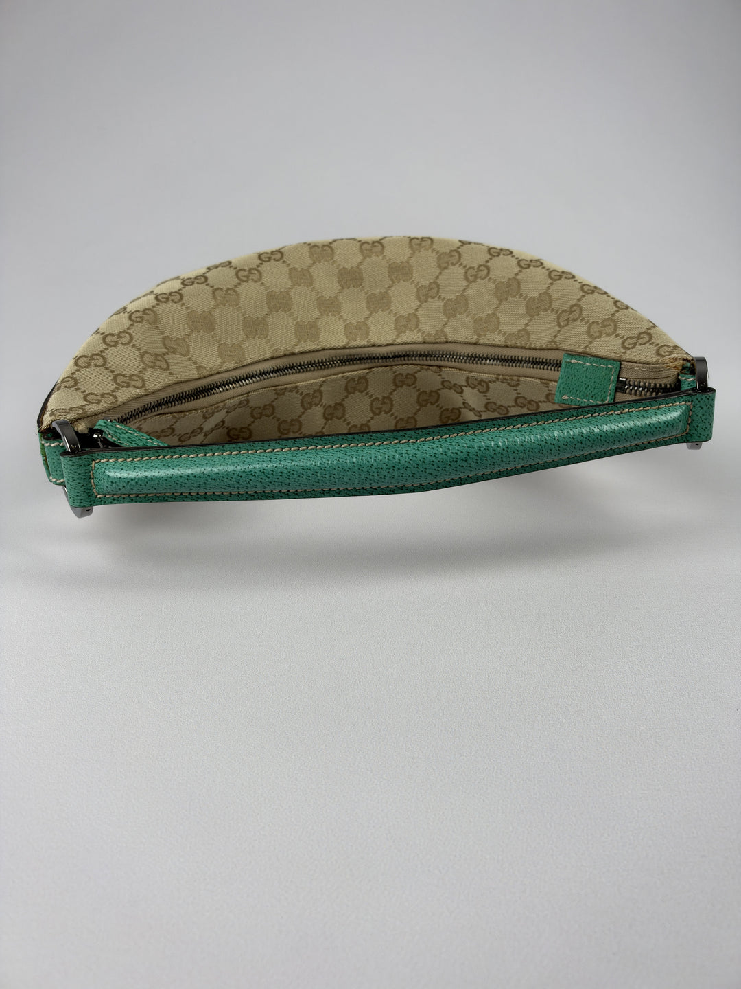 Gucci GG Canvas Turquoise Leather Hobo Shoulder Bag in Beige/Ebenholz, Detailansicht 9