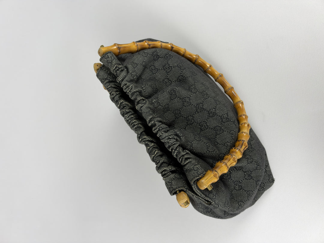 Gucci GG Denim Bamboo Shoulder Bag in Grau, Detailansicht 11