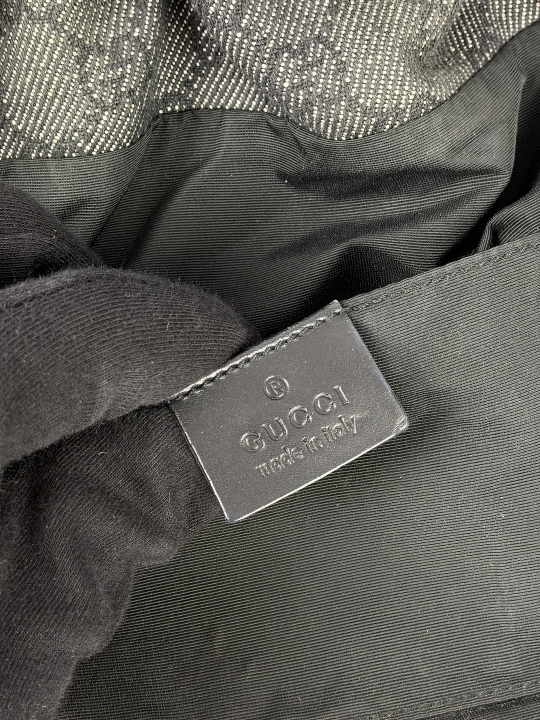 Gucci GG Denim Bamboo Shoulder Bag in Grau, Detailansicht 13