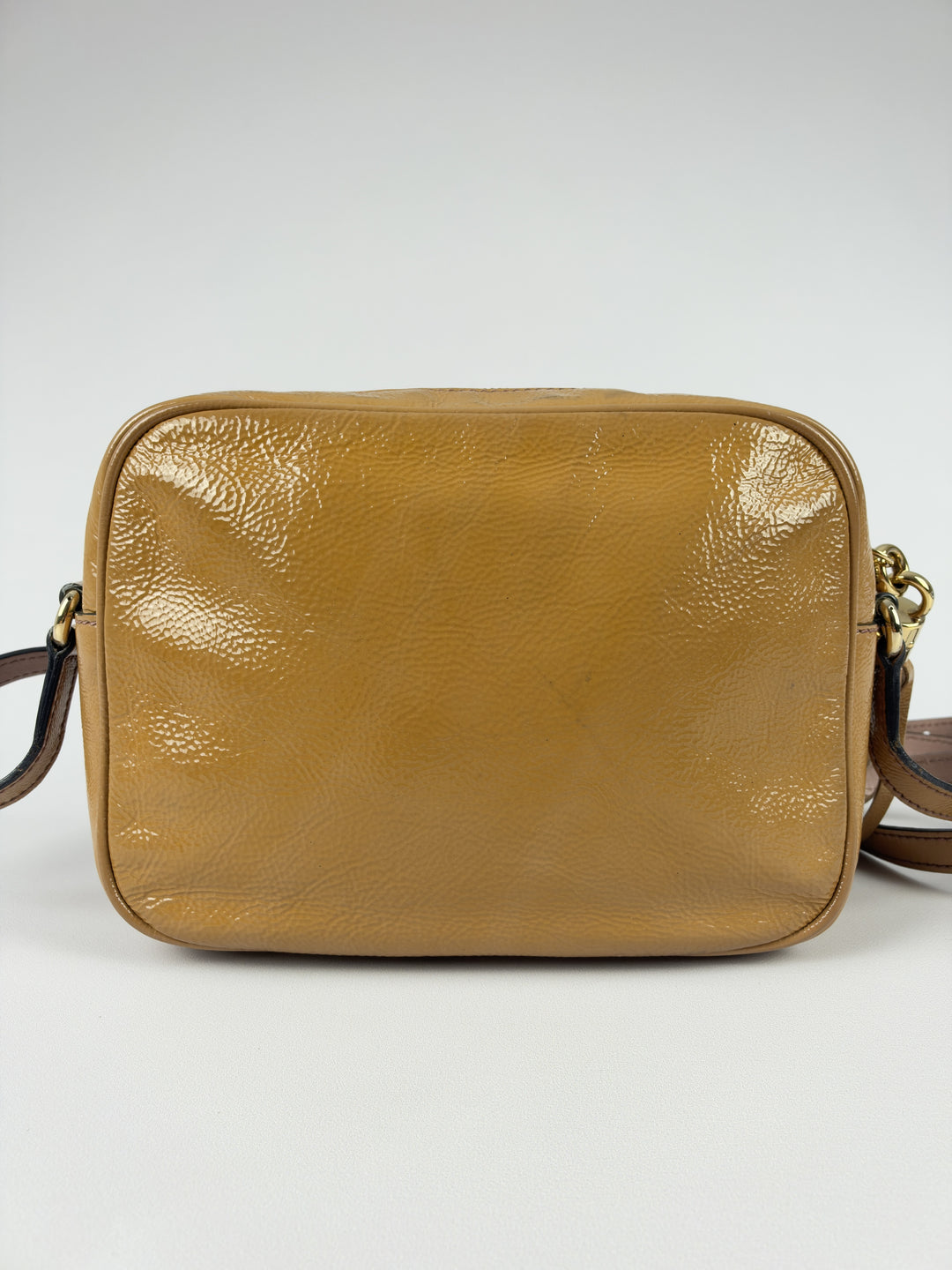 Gucci Soho Disco Patent Leather Crossbody Shoulder Bag in Caramel/Beige, Detailansicht 3