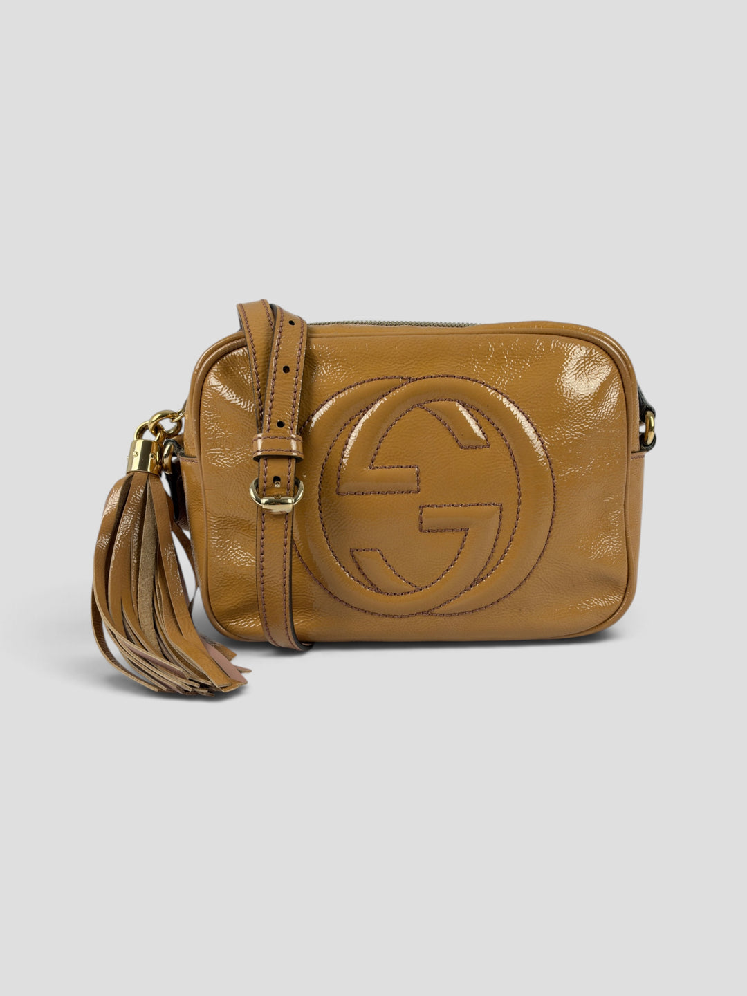 Gucci Soho Disco Patent Leather Crossbody Shoulder Bag aus Lackleder in Caramel/Beige, Vorderansicht