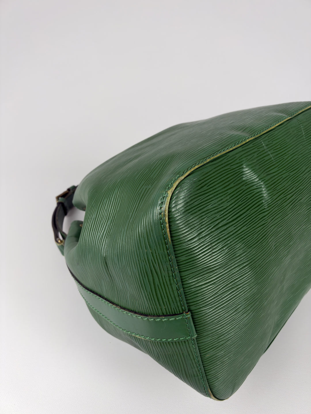 Louis Vuitton Epi Petit Noé Shoulder Bag in Borneo-Grün, Detailansicht 8