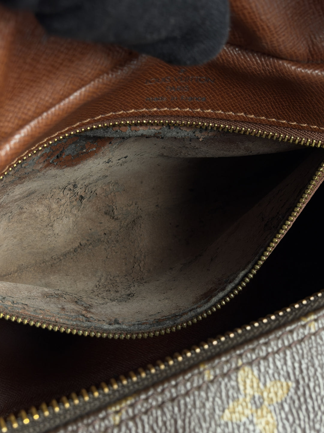 Louis Vuitton Monogram Boulogne 30 Shoulder Bag in Braun, Detailansicht 12