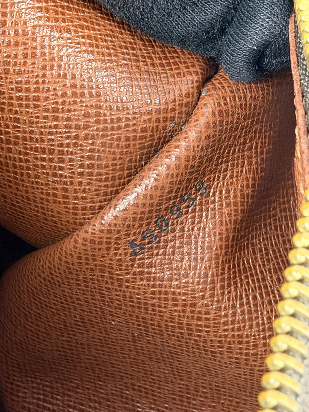 Louis Vuitton Monogram Boulogne 30 Shoulder Bag in Braun, Detailansicht 14