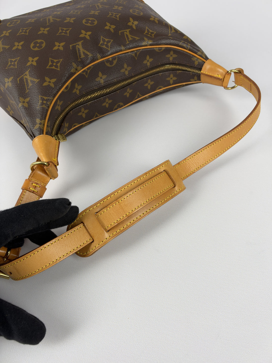 Louis Vuitton Monogram Boulogne 30 Shoulder Bag in Braun, Detailansicht 5