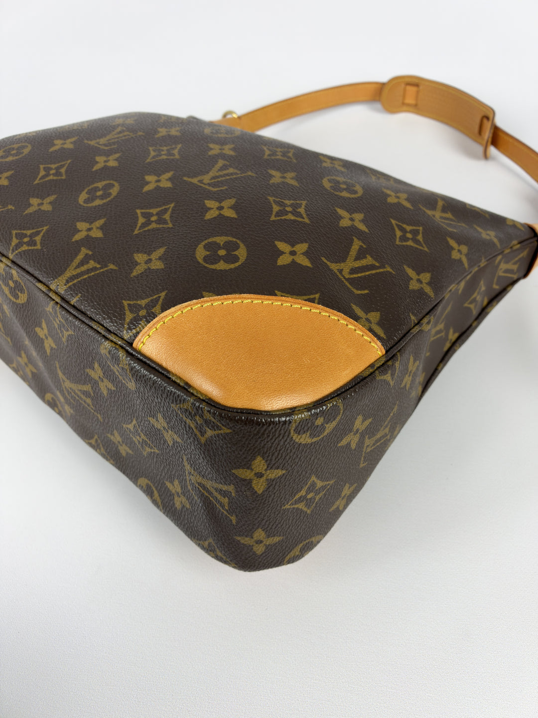 Louis Vuitton Monogram Boulogne 30 Shoulder Bag in Braun, Detailansicht 9