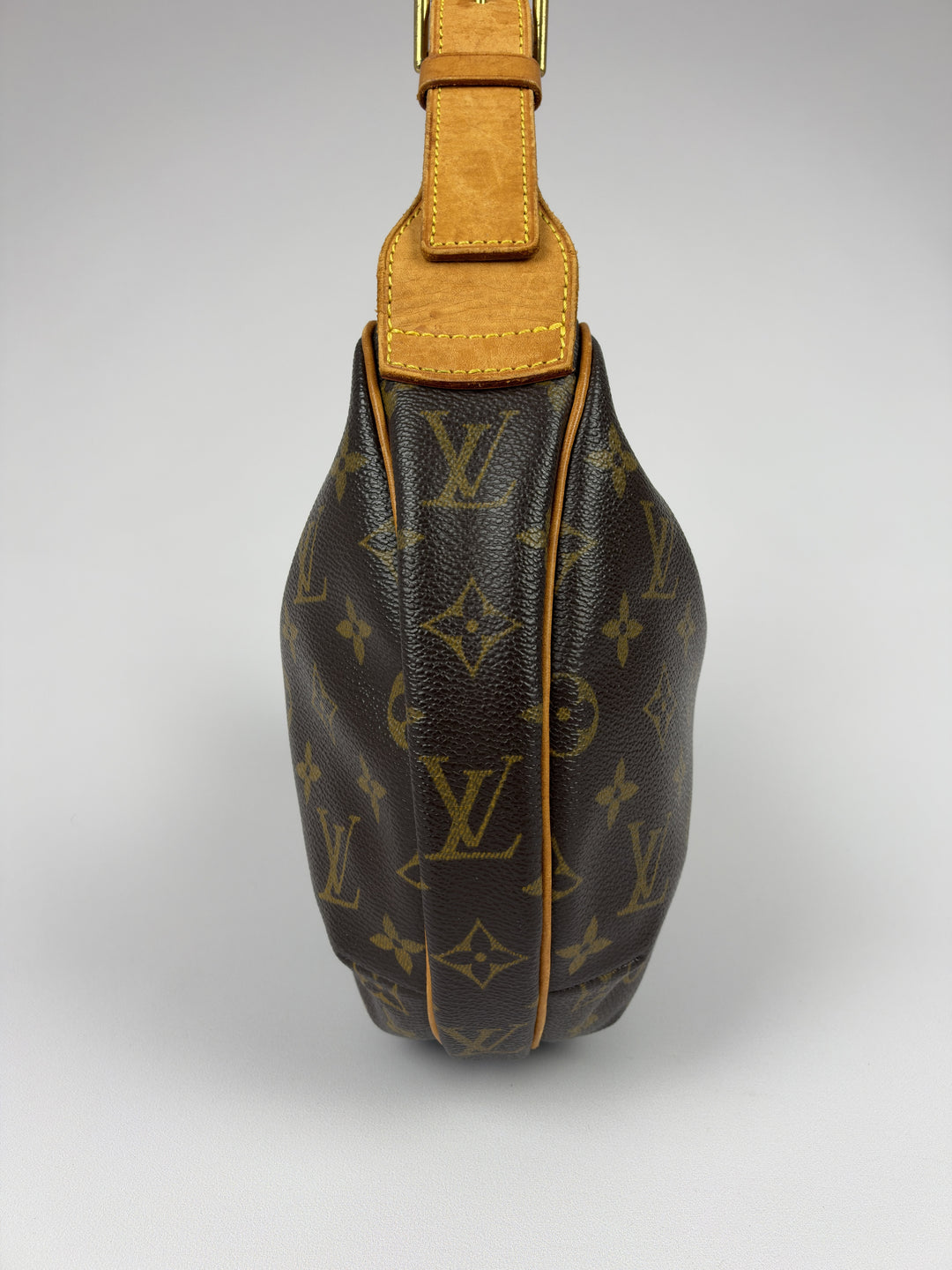 Louis Vuitton Monogram Croissant MM Half Moon Shoulder Bag in Braun, Detailansicht 1