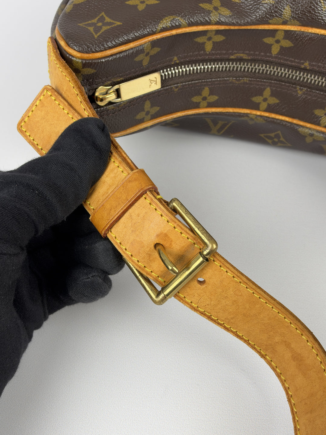 Louis Vuitton Monogram Croissant MM Half Moon Shoulder Bag in Braun, Detailansicht 10