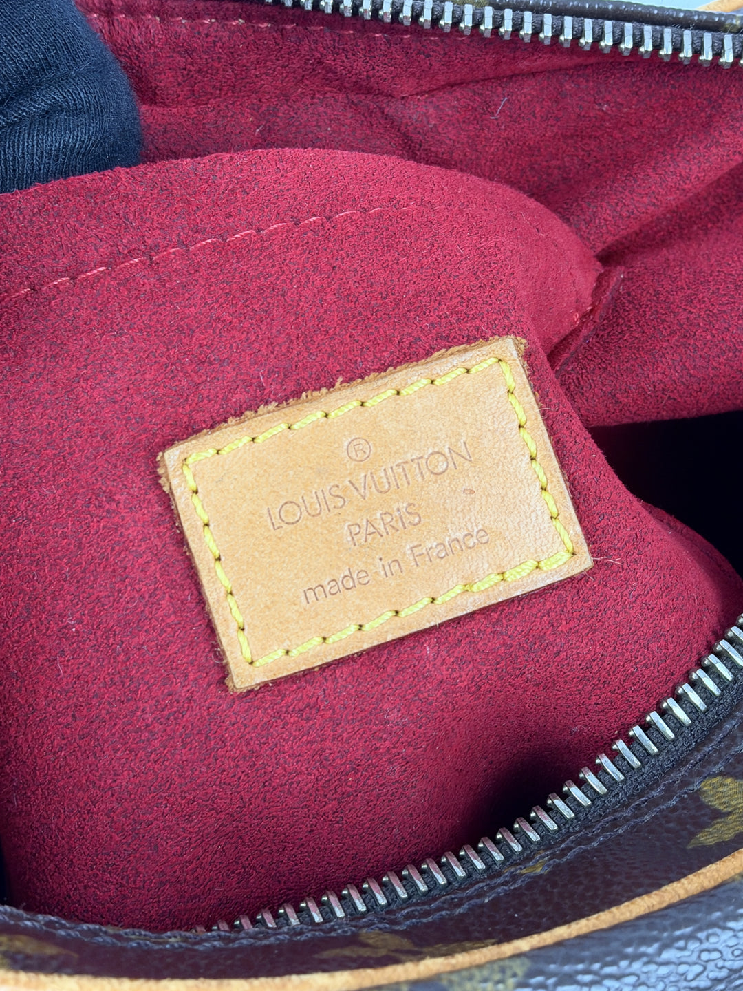 Louis Vuitton Monogram Croissant MM Half Moon Shoulder Bag in Braun, Detailansicht 13