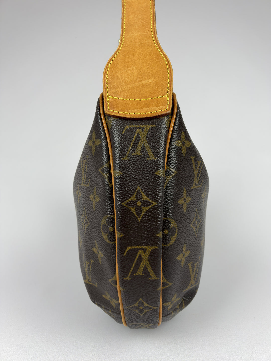Louis Vuitton Monogram Croissant MM Half Moon Shoulder Bag in Braun, Detailansicht 3