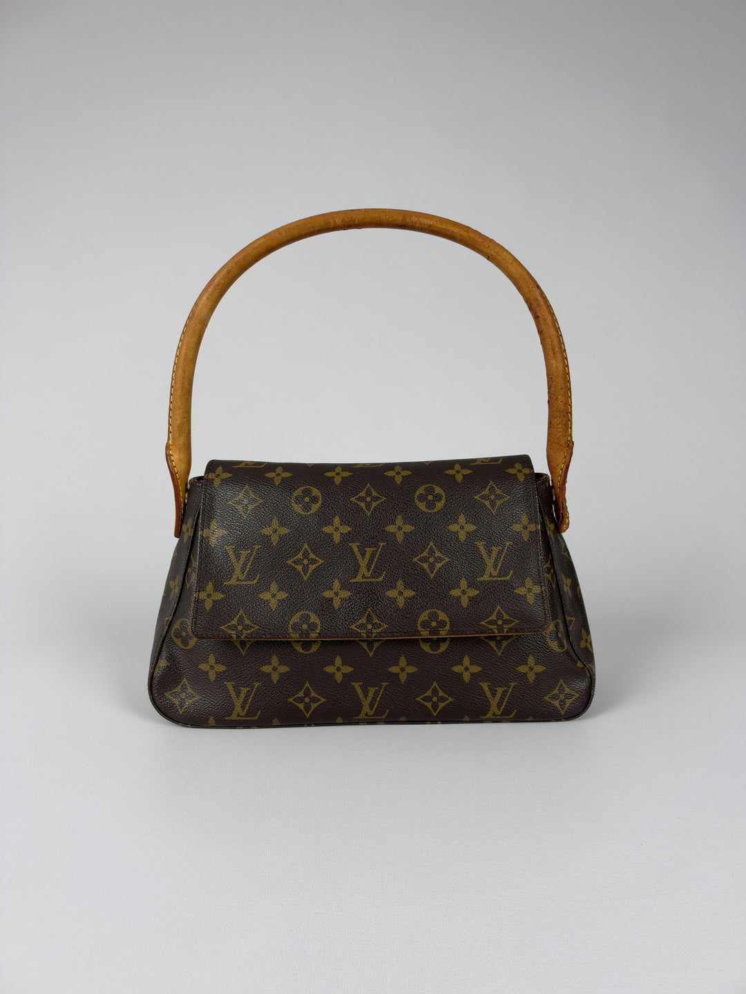 Louis Vuitton Monogram Mini Looping Flap Shoulder Bag in Braun, Detailansicht 1