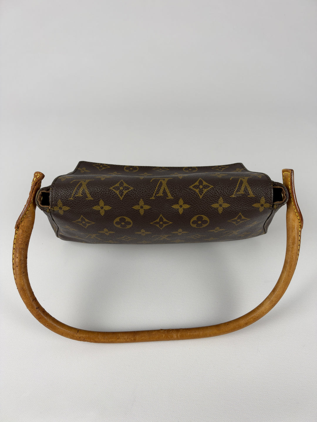 Louis Vuitton Monogram Mini Looping Flap Shoulder Bag in Braun, Detailansicht 11
