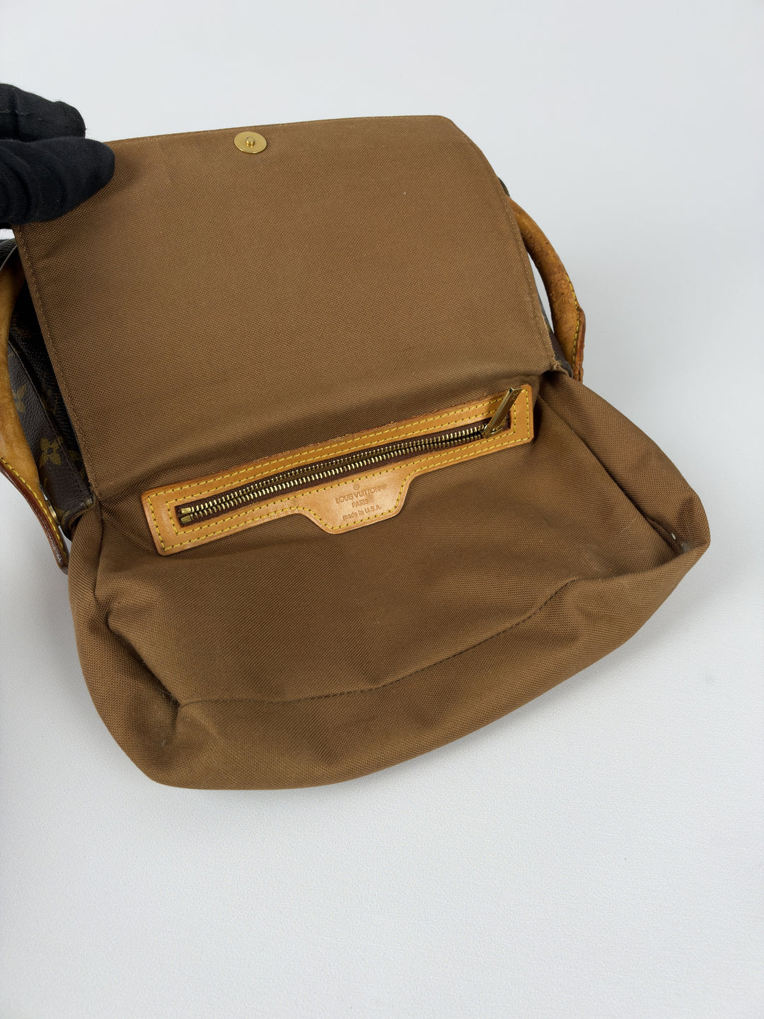 Louis Vuitton Monogram Mini Looping Flap Shoulder Bag in Braun, Detailansicht 12