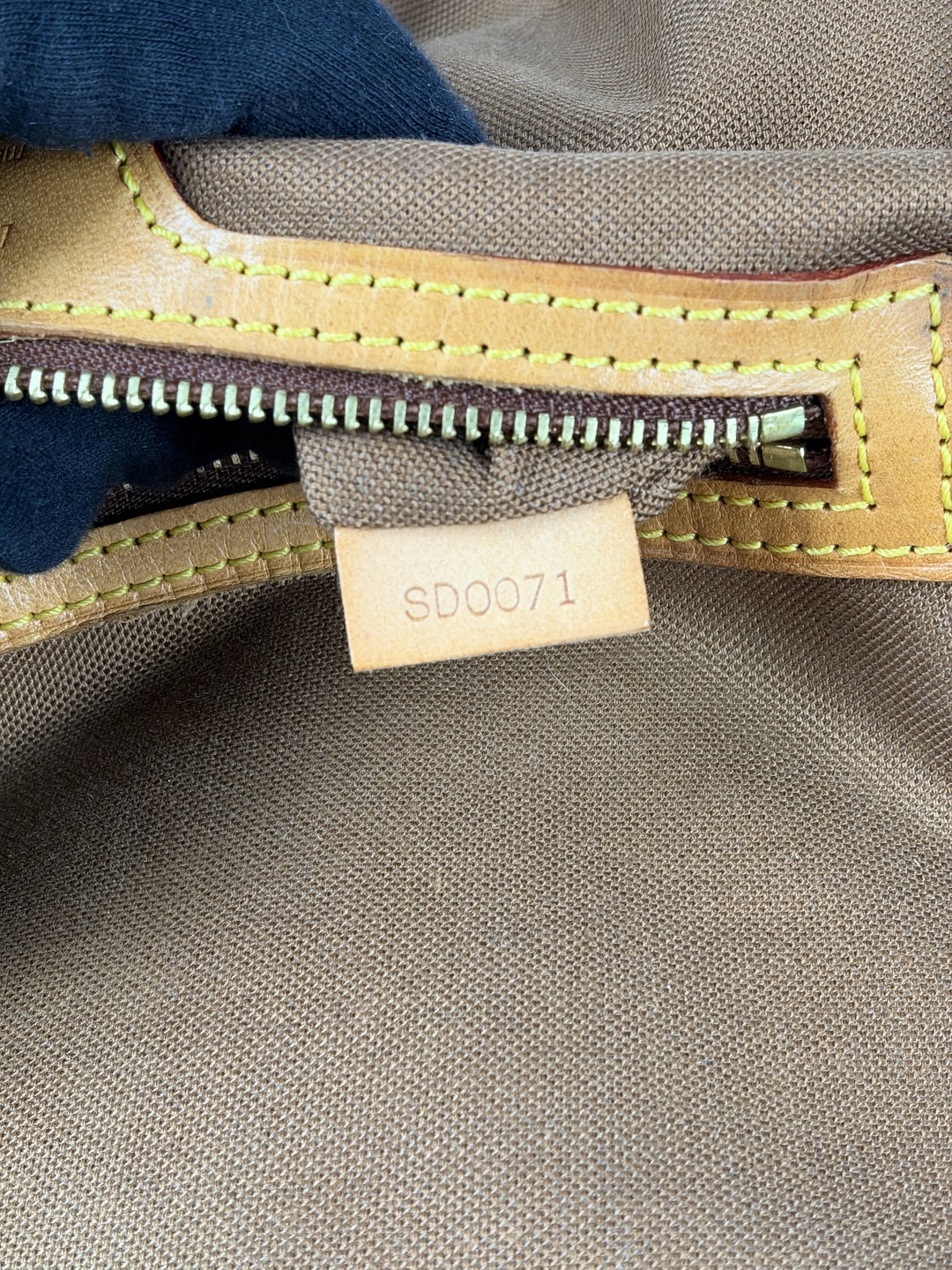Louis Vuitton Monogram Mini Looping Flap Shoulder Bag in Braun, Detailansicht 14