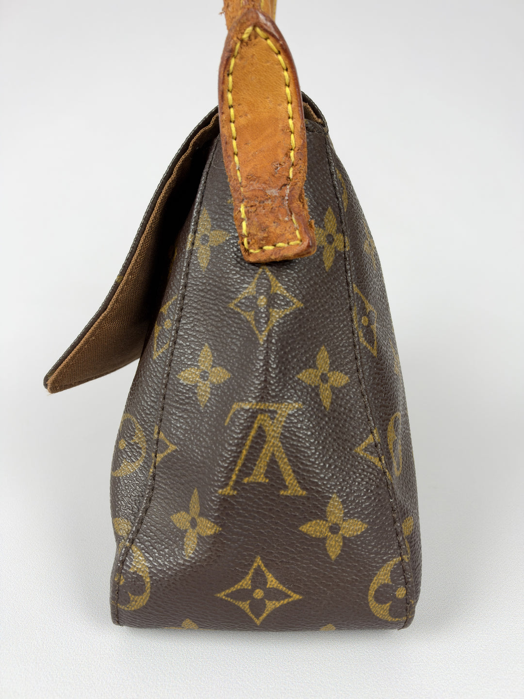 Louis Vuitton Monogram Mini Looping Flap Shoulder Bag in Braun, Detailansicht 2