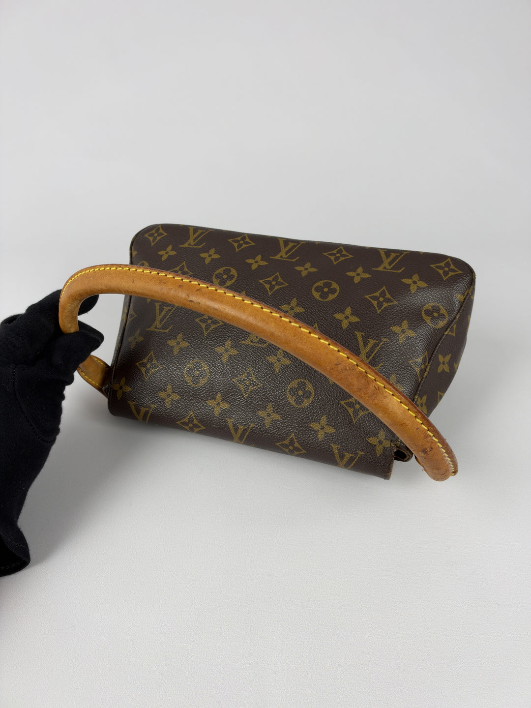 Louis Vuitton Monogram Mini Looping Flap Shoulder Bag in Braun, Detailansicht 5