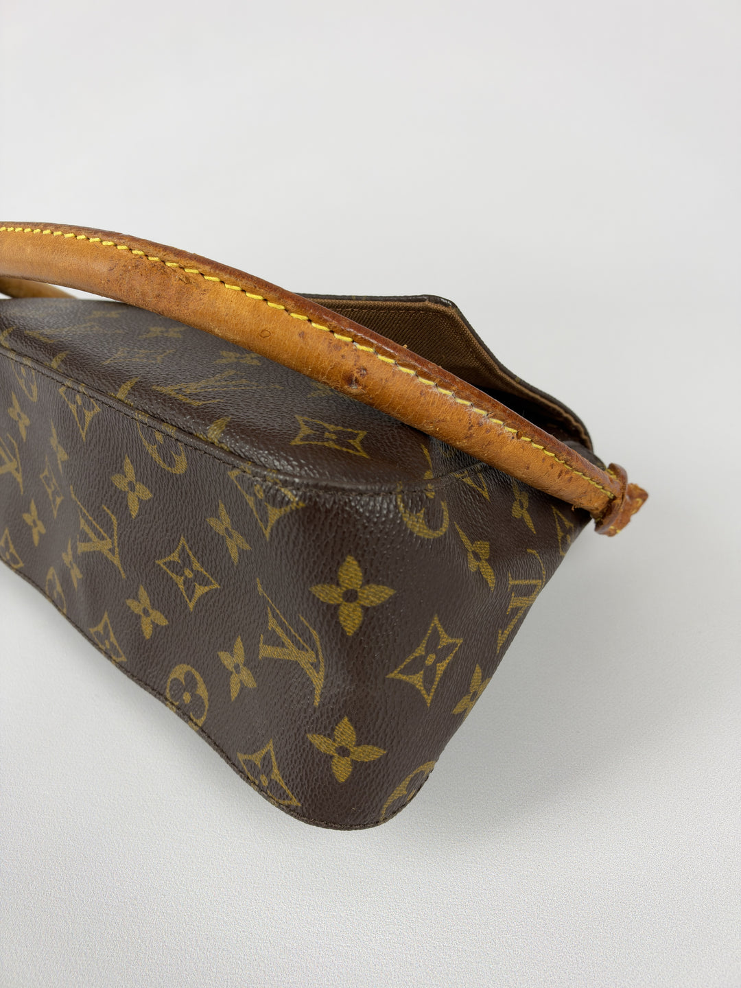 Louis Vuitton Monogram Mini Looping Flap Shoulder Bag in Braun, Detailansicht 8