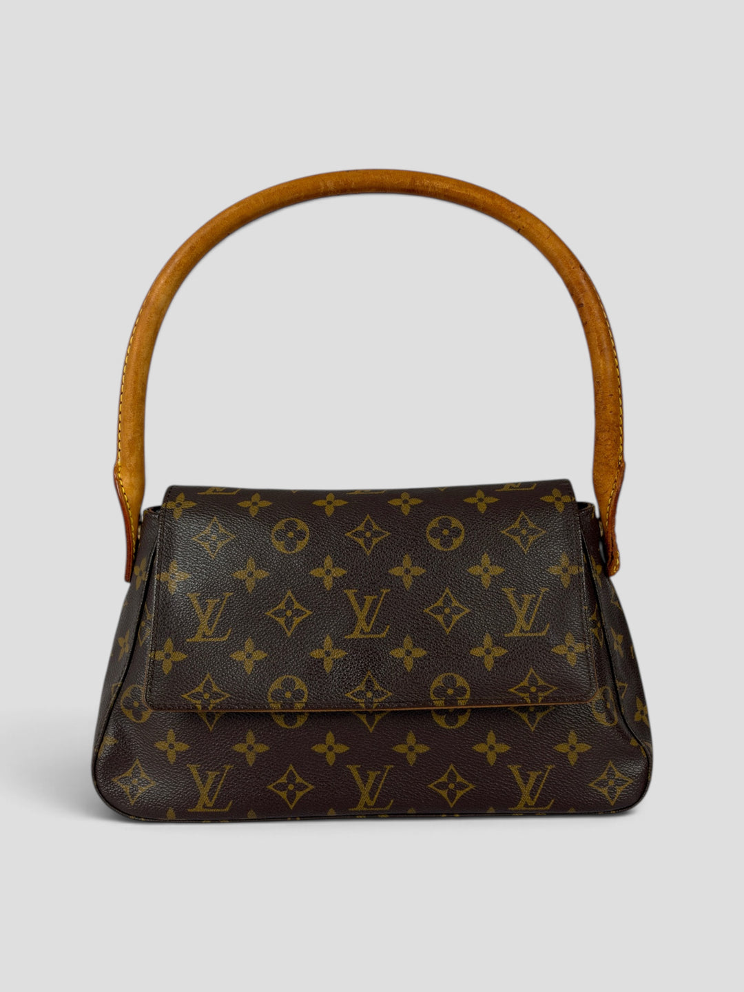 Louis Vuitton Monogram Mini Looping Flap Shoulder Bag aus Monogram-Canvas in Braun, Vorderansicht