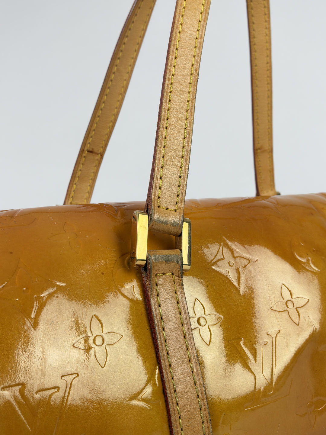 Louis Vuitton Monogram Vernis Bedford Papillon 30 Handbag in Honig/Orange, Detailansicht 4
