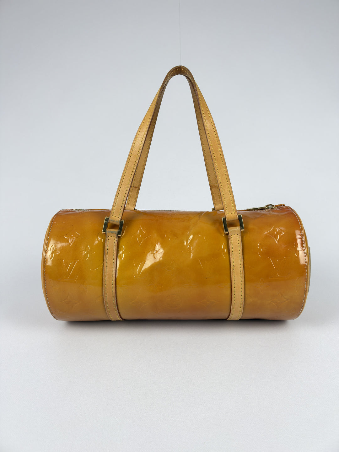 Louis Vuitton Monogram Vernis Bedford Papillon 30 Handbag in Honig/Orange, Vorderansicht im Originalfoto
