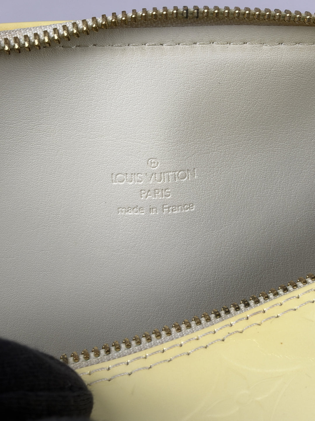 Louis Vuitton Vernis Bedford Papillon Handbag in Hellgelb, Detailansicht 12